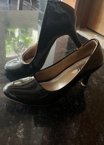 Hot Dirty Black Used Pumps