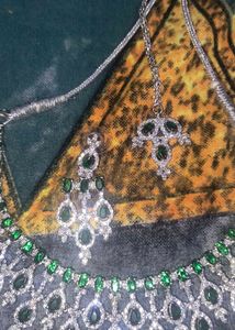 Elegant Green ad stone jewellery set