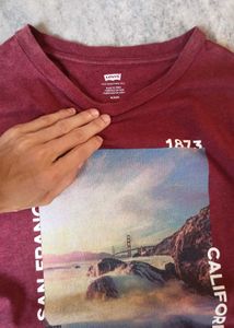 Levi&#39;s Graphic Tee