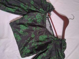 BUY 2 GET 1 FREE / Floral Print Crop Top