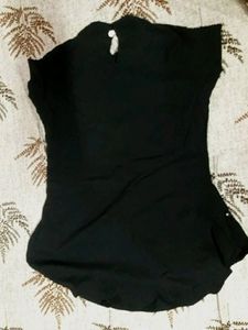 Combo of 2 tops and sunglasses
