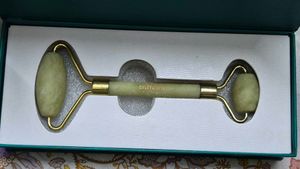 mCaffeine Green Quartz Jade Roller – Like Ne