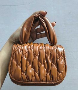 DRESSBERRY SLING BAG
