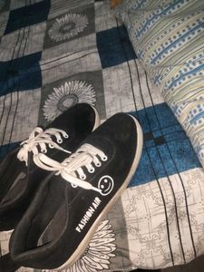 Black &amp; White Sneakers + Freebie
