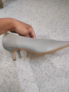 H&amp;M Grey heels