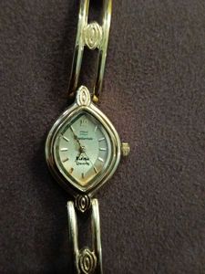 Elegant Gold Watch - Quartz Swarna