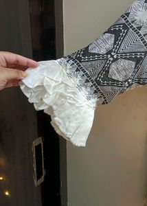 Black And White Printed A-Line Shrug Free Size