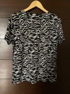 M&amp;S Black &amp; White Patterned T-Shirt (S)