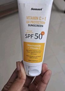 Niacinamide -vitamin C + E UV protection sunscreen