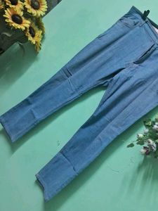 Light Wash Denim Jeans. 💙