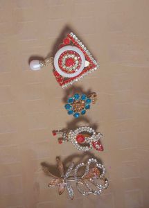 Manga Tikka With Saree Pins