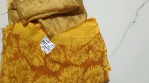 Daheliya Flower Print Saree With Blouse