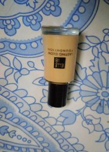 Elle 18 Lasting Glow foundation