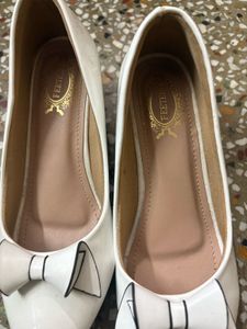 White Bow Belly Heel