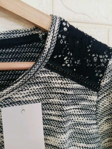 Stylish Knit Top with Lace Detail