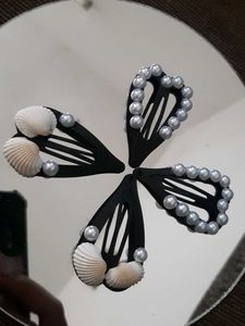 FREE HAIRCLIPS WITH SEASHELL MIRROR