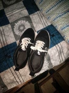 Black &amp; White Sneakers + Freebie