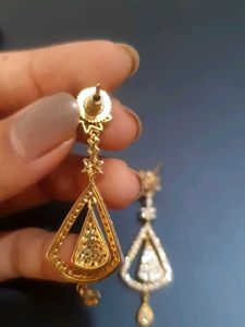 Gold Pleated Earing