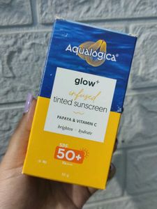 Aqualogica Glow+ Infused Tinted Sunscreen