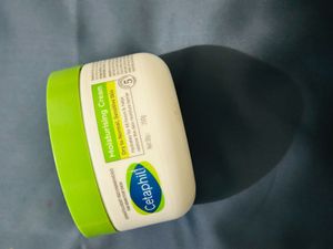 Cetaphil Moisturizing Cream (245g)
