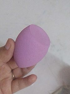 mekup blender in pink colour