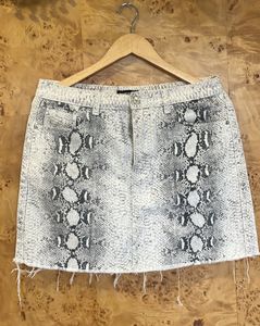 Snakes kin Print Mini Skirt