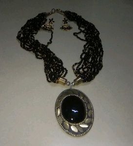 Oval Aesthestic Black Pendant Beads Set