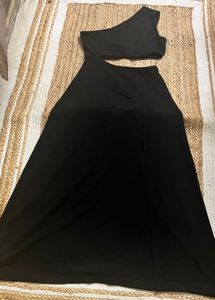 Black Cutout Shoulder Dress 🖤