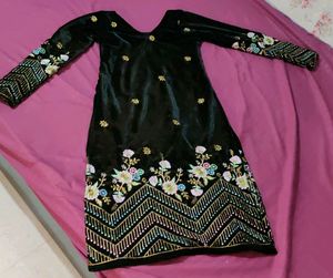 Pakistani Style Velvet Kurta And Pants With Dupata
