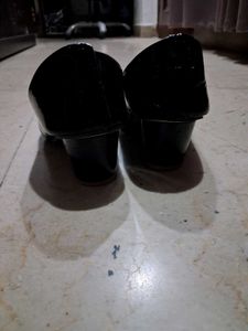 Black heel for women 2 inch height