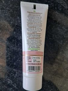 Mama Earth Face Wash With Joy Ubtan