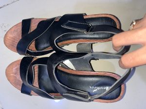 Black Feathers Wedged Heels