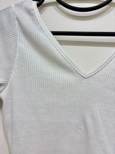 Double V-Neck Rib Knit White Top (Size M)