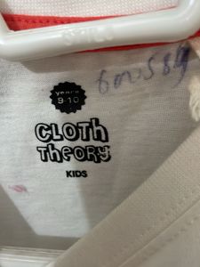 girl’s t shirt