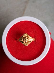 Elegant Gold Ring