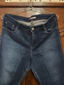 Levi&#39;s Dark Wash Jeans