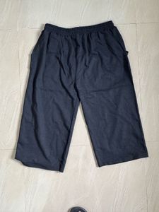 Unisex Comfy Black 3/4 Shorts