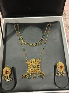 Kundan Jewellery Set In Multi Colour Wid Golden