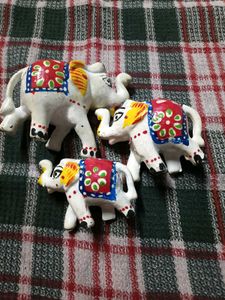 Three Elephant Idol With Flowers