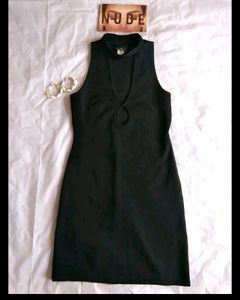 Black Bodycon V-neck Dress
