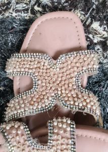 Flat Khadims Cleo