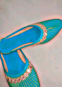 Teal Embroidered Juttis