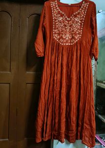 WomenEmbroidered Regular Thread Work Kurta with Tr