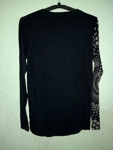 Design T-shirt With Full Sleeves..