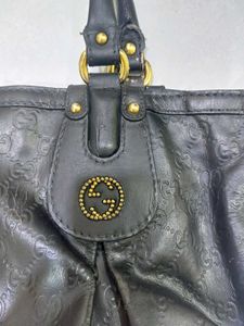 Rare GUCCI BLACK LEATHER DOUBLE G EMBOSSED  Bag