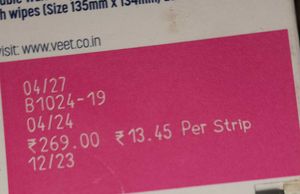 15 Veet Hair Removal Strips + 1 Wax Wipe