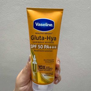 Vaseline Gluta Hya Antioxidant SPF 50 PA+Sunscreen