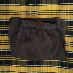 Men&#39;s athletic shorts with red accents + Face Mask