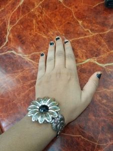 Black Stone Studded Flower Oxidised Hand Bracelet