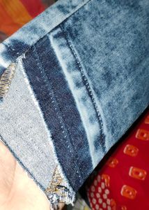 Embroidered Floral Detail Jeans